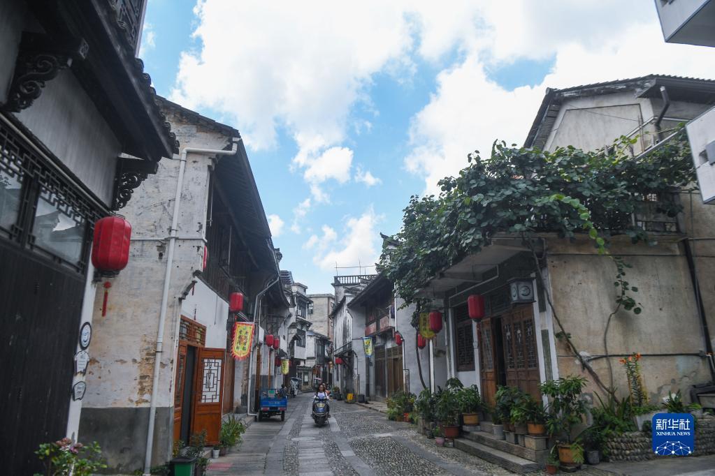 男人，如果你不想和老婆亲热，你会给他一个什么理由？是说谎，还是说实话？比如说什么话？谢谢告知！